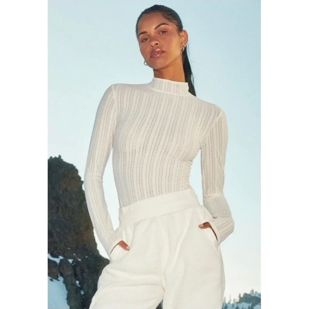 Alo Yoga Pointelle Mock Neck Streetwear  Festival Indis Sleaze Fashiongram